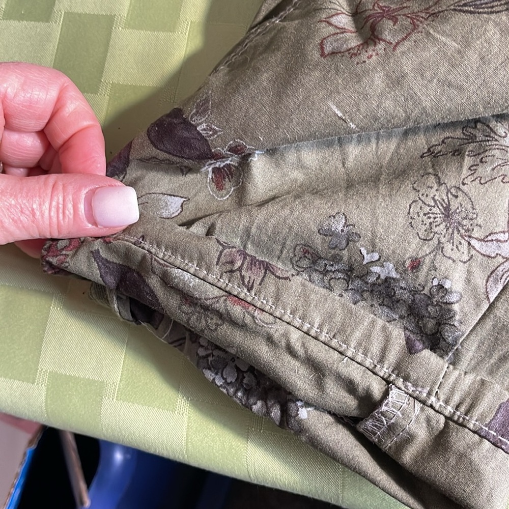 Democracy Olive Green Floral Cropped Pants - Picture 7 of 14